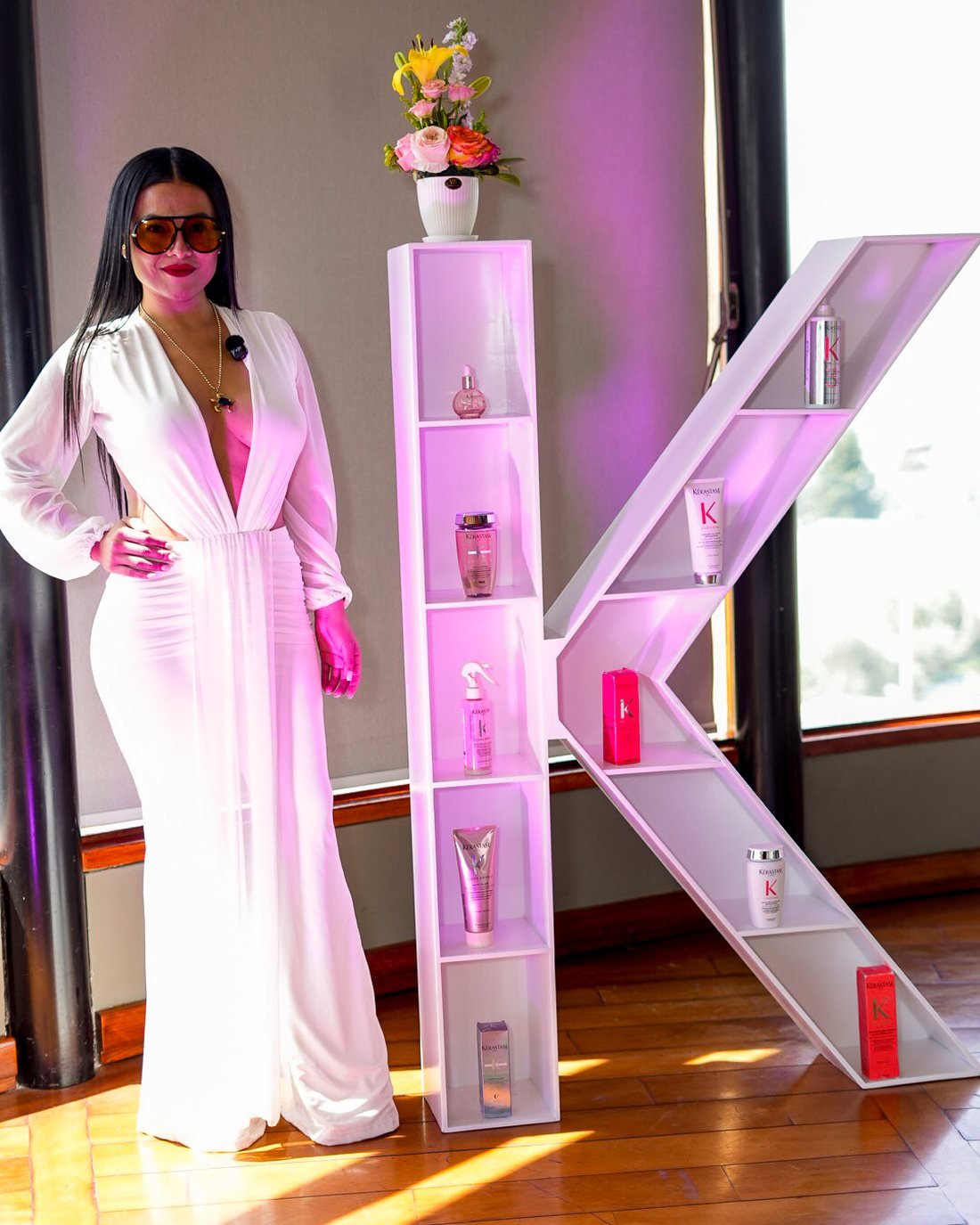 Andrea Toapanta en una instalación de Kérastase